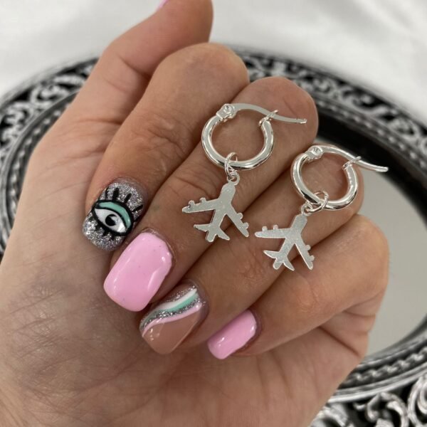 argollas con dije avion