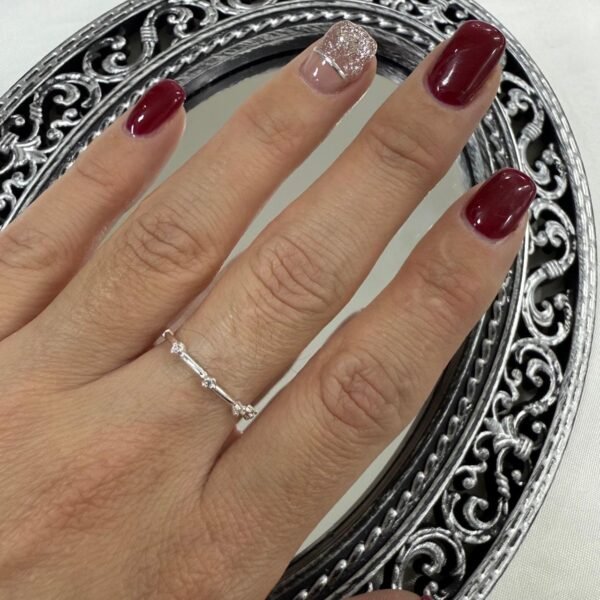 a Anillo Ava liso 12 con cubics