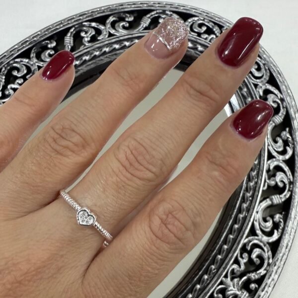 a Anillo Ava cubic 5