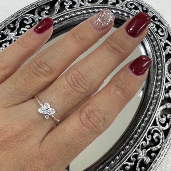 a Anillo Ava cubic 4
