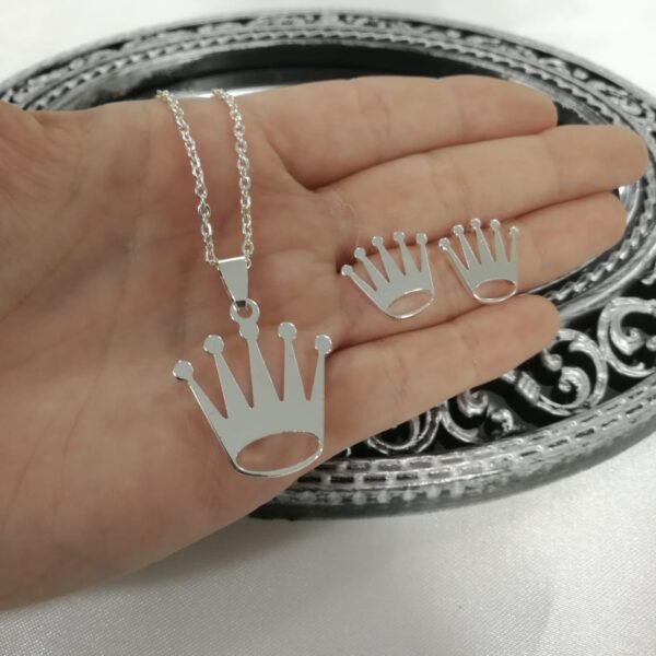 a conjunto cadena , dije y aros corona