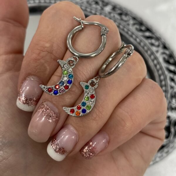 argollas con dije luna y cubics