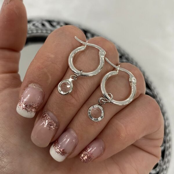 argollas con dije cristal blanco