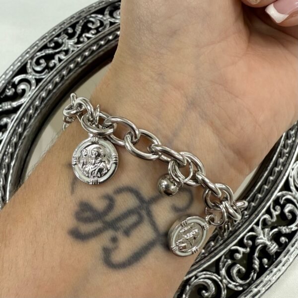 Pulsera con dijes 2 (san benito 4 dijes)