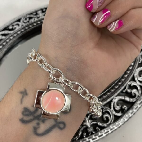 pulsera con dije cruz nacar