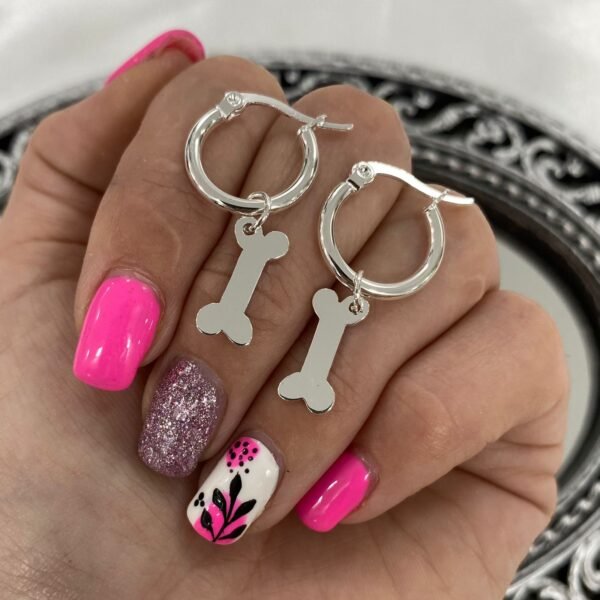 argollas con dije huesito