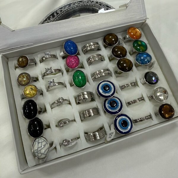 a caja x 36 anillos surtidos con caja exhibidora modelos varios