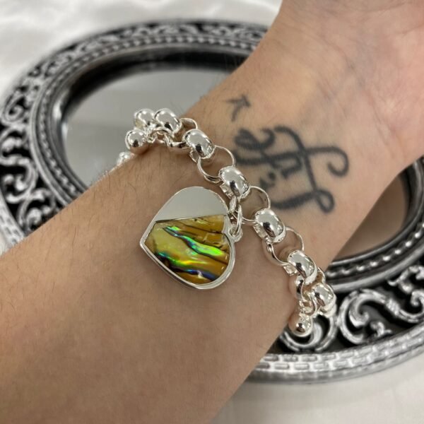 pulsera con dije corazon nacar y bolas