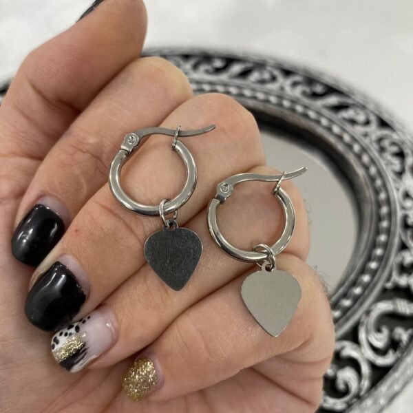 argollas con dije corazon a.q