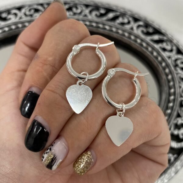 argollas con dije corazon
