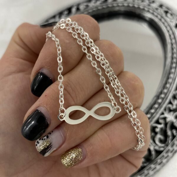 a conjunto cadena con centro infinito