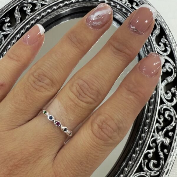a Anillo Ava cubic 9