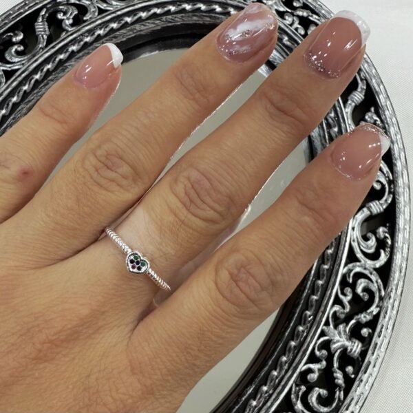 a Anillo Ava cubic 8