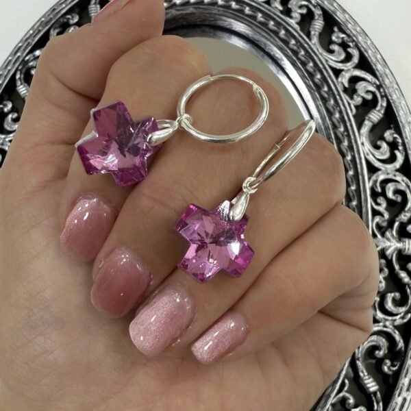 a argollas clasicas 1.5cm con dije cr cruz rosa