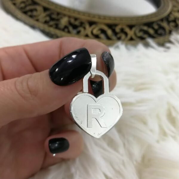 Dije Corazon Letra "R"