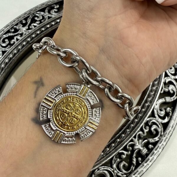 Pulsera con dijes 29 (san benito gruesa)