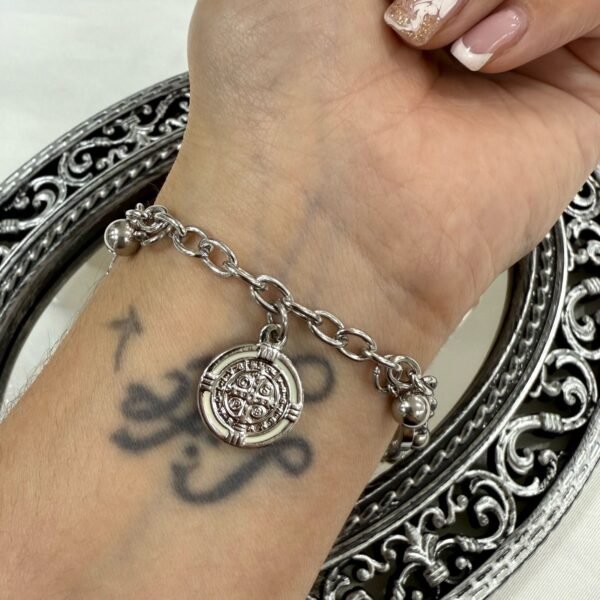 Pulsera con dijes 22 (san benito 4 dijes )