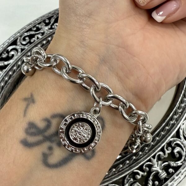 Pulsera con dijes 9 (san benito 3 dijes)